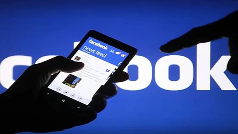 تعليق على فيسبوك يدفع رجلًا لتطليق زوجته