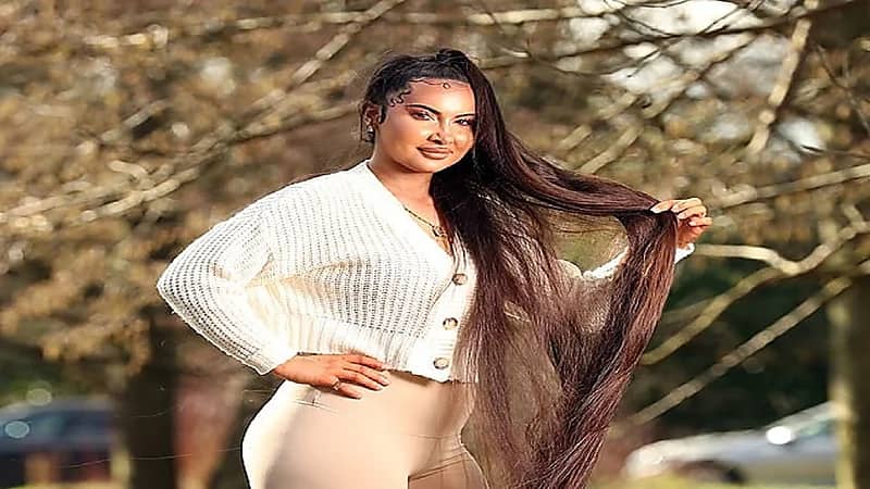 بالصور.. فتاة تمتلك أطول شعر في بريطانيا