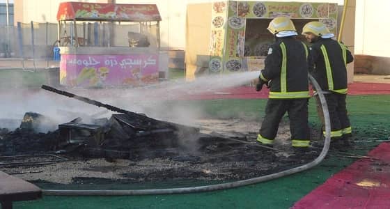 بالصور.. مدني رفحاء يخمد حريق بمركز المعارض