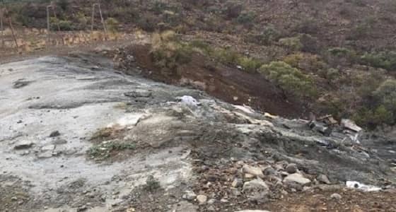 بالصور.. رصد مصنع خرسانة ينظف معداته بالقرب من المنتزهات ببلقرن