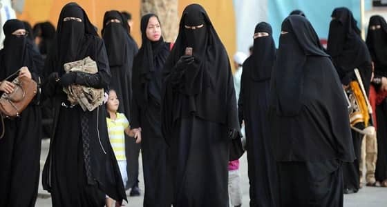 طبيبة ترد على دعاة التبرج والسفور: أنتم لا ترون المرأه ناجحة إلا عندما تتعرى