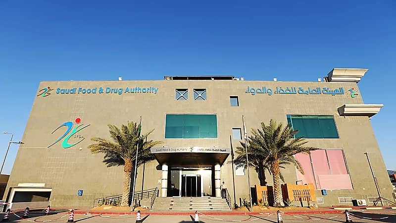 الغذاء والدواء توضح طريقة الإبلاغ عن الآثار الجانبية بعد تلقي لقاح كورونا