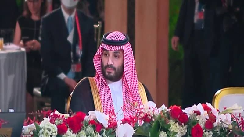 بالفيديو.. أحاديث جانبية لولي العهد خلال حفل عشاء قادة العشرين