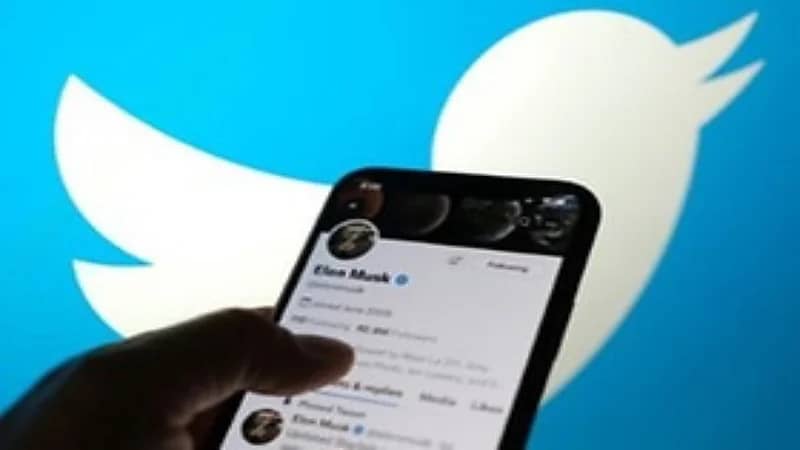 العلامة الزرقاء في «تويتر» تعود إلى حسابات مشاهير