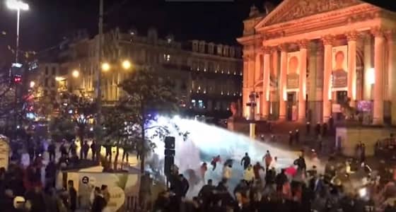 بالفيديو.. اشتباكات بين الجالية المغربية وشرطة بروكسل خلال الاحتفال بالتأهل لكأس العالم