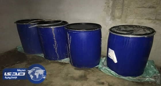 بالصور.. ضبط وإتلاف 1425 لتراً من العرق المسكر في محايل