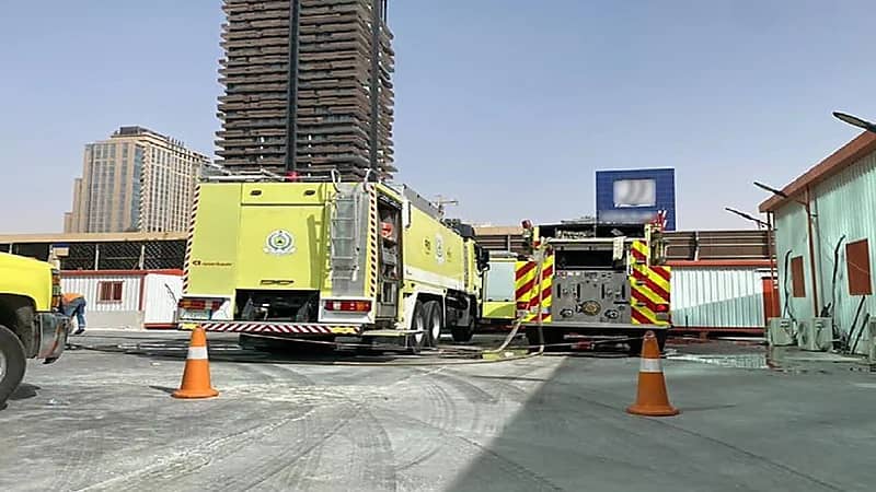 إخماد حريق في مبنى تحت الإنشاء بالرياض