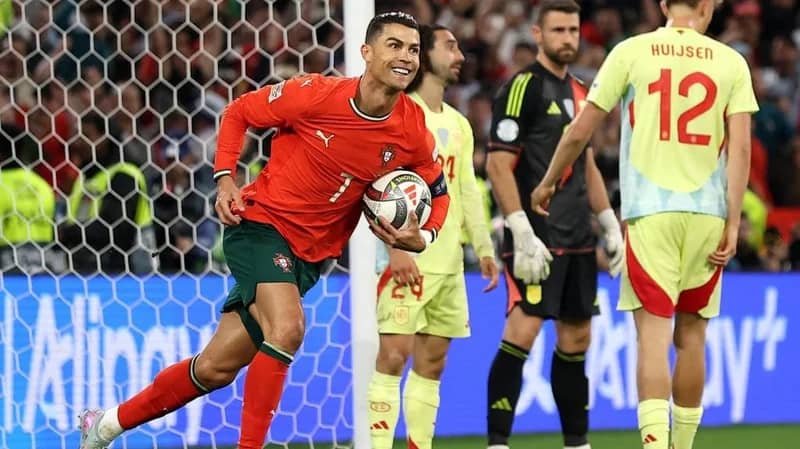 رونالدو يبكي فرحًا بعد تتويج البرتغال بالبطولة .. فيديو