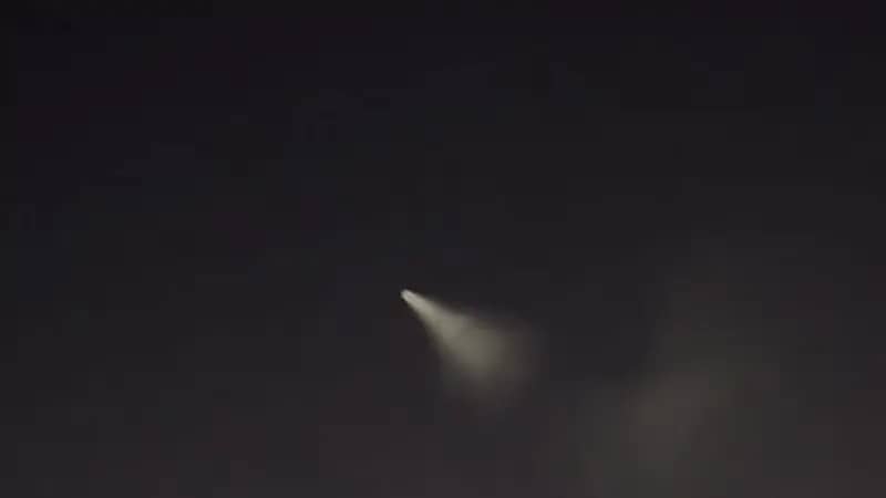 انفجار جسم غامض في سماء حائل يثير تفاعلاً واسعاً .. فيديو