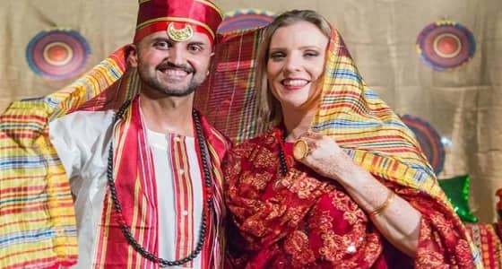 بالصور.. زواج هولندية من دبلوماسي بريطاني على الطريقة السودانية