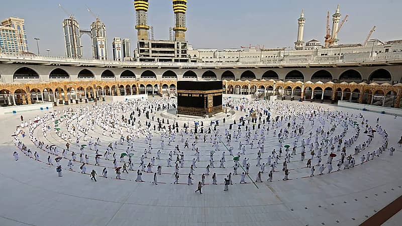 السماح بدخول الأطعمة الجافة كالخبز والأجبان في الحرمين الشريفين