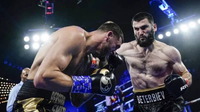 شاهد.. بيتربييف يطيح بمنافسه جو سميث بالضربة القاضية