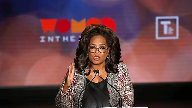 أوبرا وينفري تنهار في البكاء: "تعرضت للاغتصاب على يد ابن عمي"