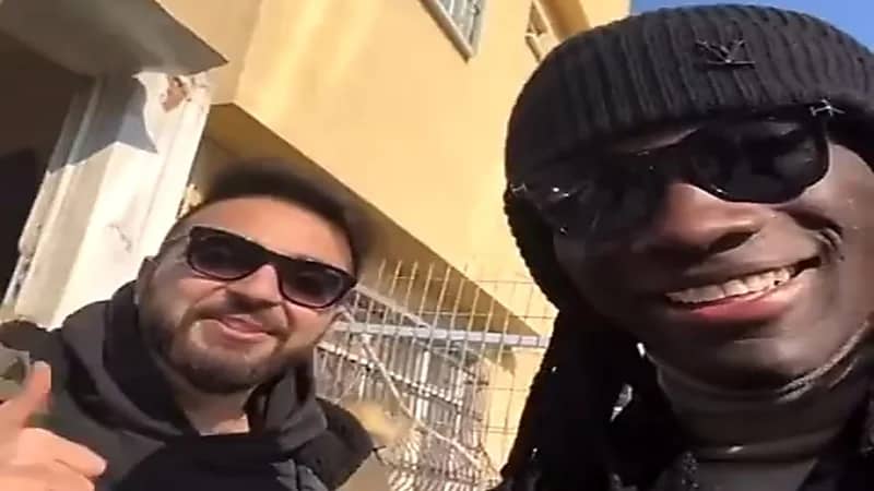 بالفيديو.. غوميز لمشجع أهلاوي: عليك أن تشجع الهلال