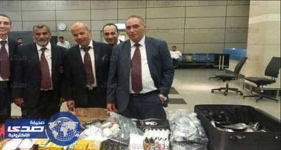 القاهرة: إحباط تهريب 1470قطعة سجائر و " شيش " إلكترونية محظورة
