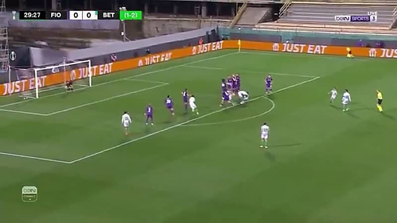 أنتوني يخطف الأنظار بهدف مثير في دوري المؤتمر الأوروبي ..فيديو