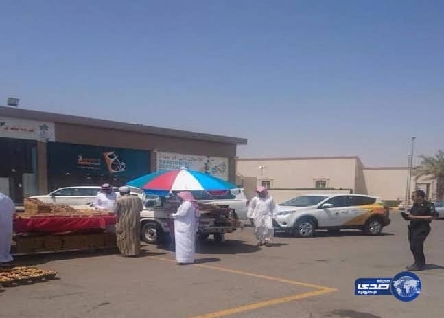 "عمل الخرج" يضبط عدداً من المخالفات والعمالة المخالفة في سوق التمور بالمحافظة