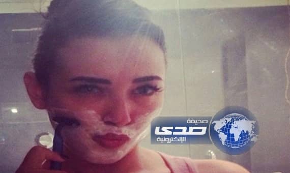 بتصرف غريب المصرية ساندي تظهر في صورة تحلق لحيتها!