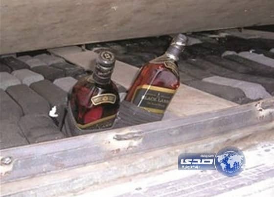 الإيقاع بمفتش جمركي بجسر الملك فهد خلال محاولته تهريب 95 قارورة خمر