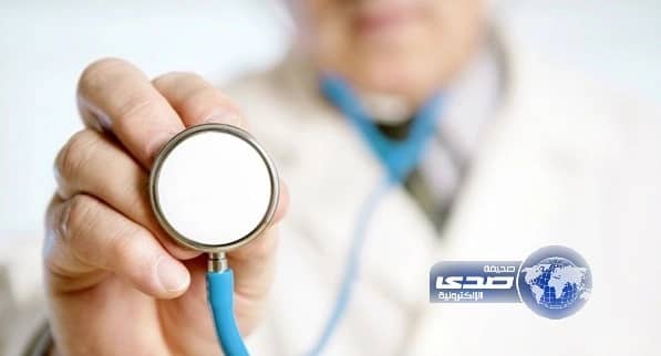 والدة متهمة للقاضي: طبيب مزيف غرر بابنتي وسرق سيارة والدها