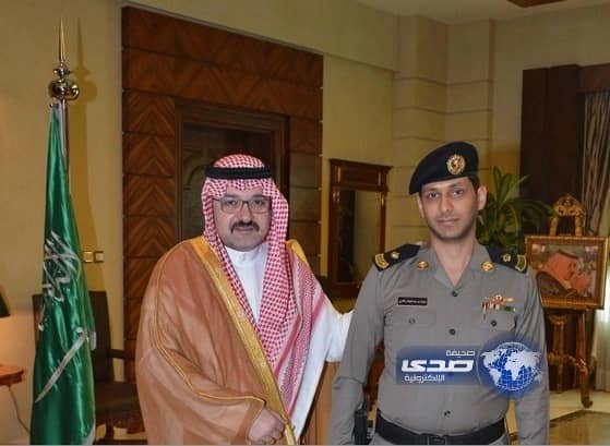 سمو محافظ جدة يقلد مساعد قائد أمن المحافظة رتبته الجديدة 