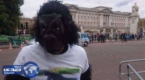 شرطي بزي غوريلا يجمع 20 ألف جنيه أسترليني في ماراثون لندن