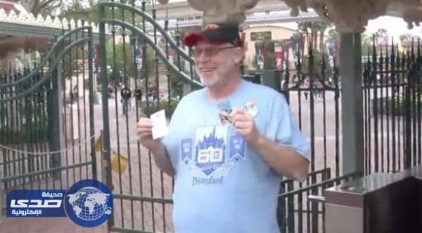 بالفيديو.. على مدى 5 سنوات.. أمريكي يزور ديزني لاند 2000 مرة متتالية