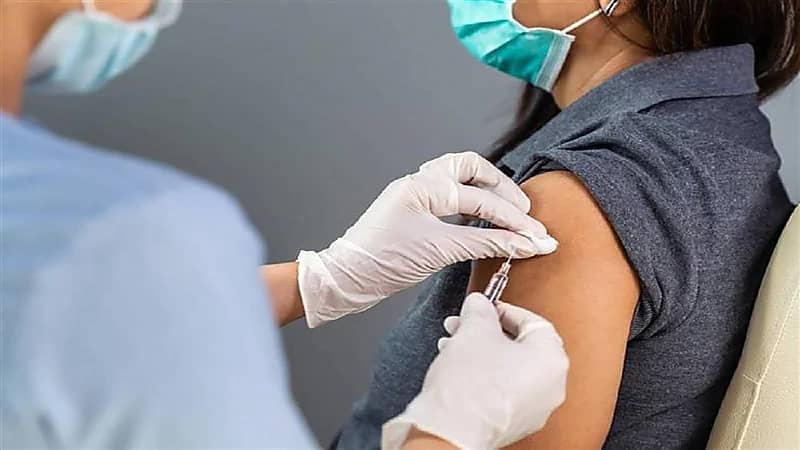مختصين: هناك أعراض لا يجوز تجاهلها من المطعمين ضد كورونا