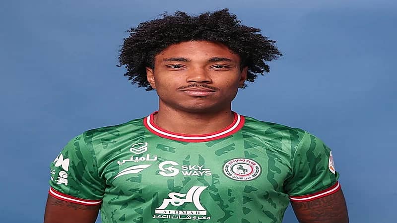 جيرارد يُعيد هيندري ويستبعد فيتينيو في مفاجأة مدوية