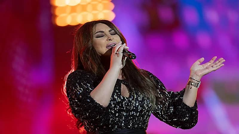 صور.. إليسا تشعل الأجواء في موسم الرياض