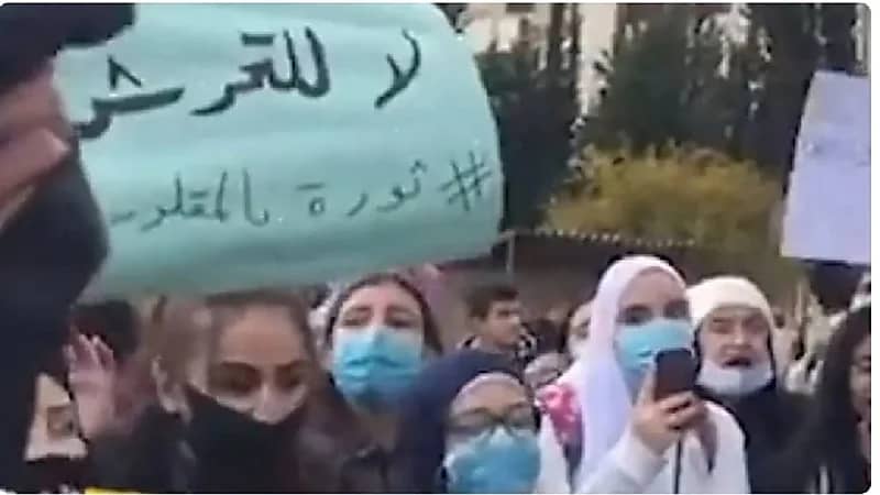 المسحل يرد على تهنئة ريناد له بعد تأهل الأخضر