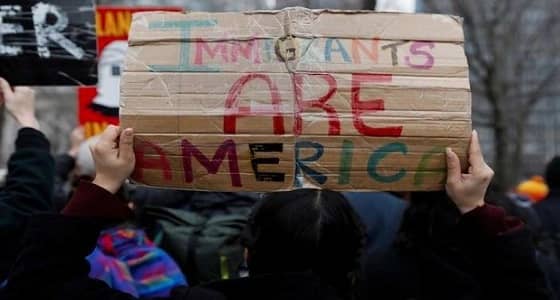 منظمة حقوقية تقاضي " ترامب " لتسببه باحتجاز أطفال مهاجرين