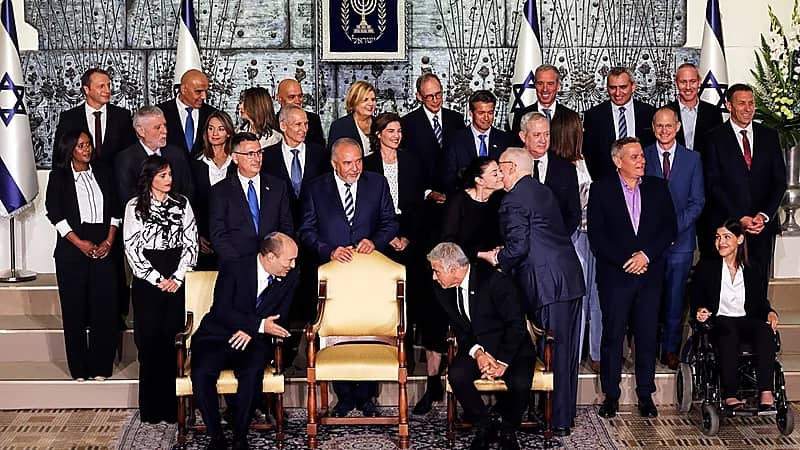 صحيفة إسرائيلية تخفي وجوه 9 وزيرات في الحكومة الجديدة: "حرام"