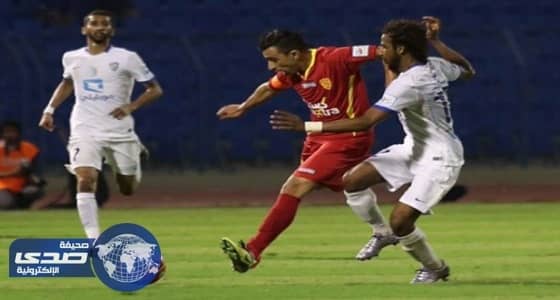 طاقم تحكيم سعودي لإدارة لقاء الهلال والقادسية