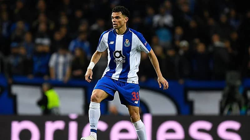 البرتغالي بيبي يحطم آمال النصر