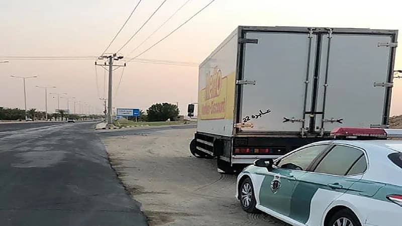 القبض على شخص قاد شاحنة بتهور عكس الاتجاه