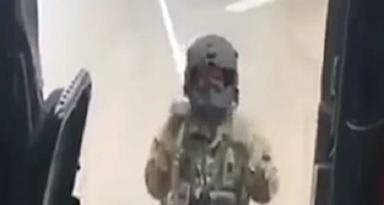 بالفيديو.. طيار يرقص " كيكي " بطائرته