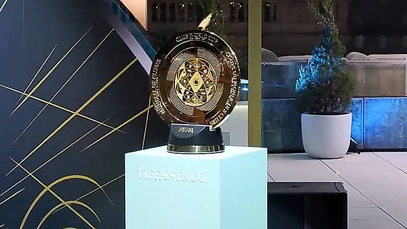 الكشف عن سعر تذاكر لقاء الهلال وريال مدريد