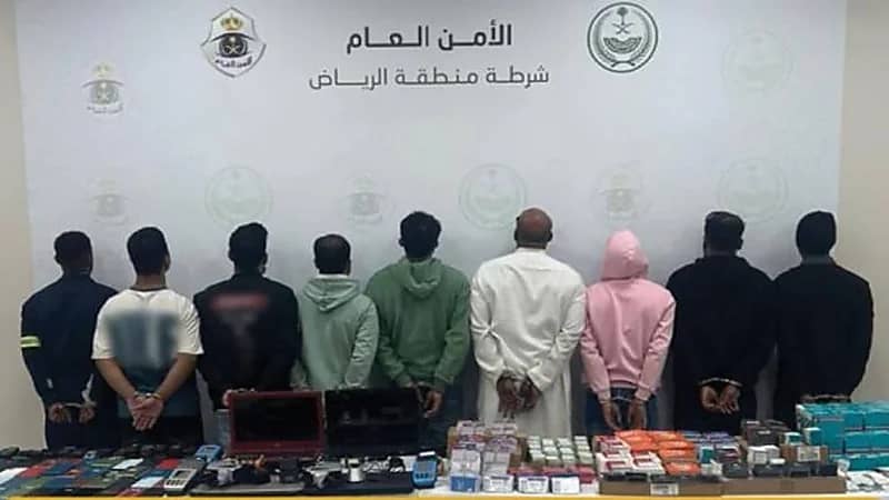 القبض على 9 أشخاص ارتكبوا 33 حادثة احتيال مالي بالرياض .. فيديو