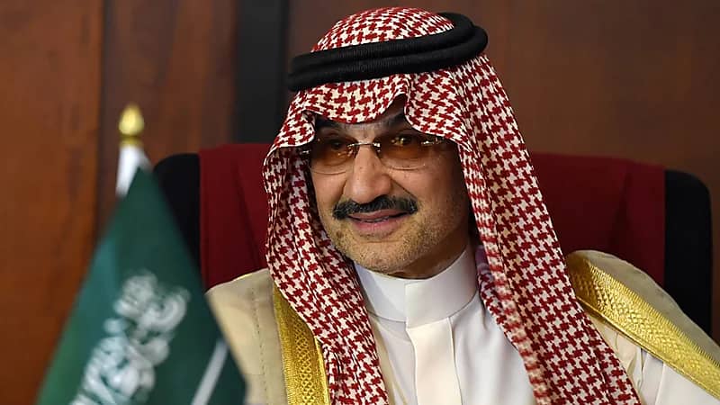 الأمير الوليد بن طلال يتقدم الحضور لنهائي بطولة دوري أبطال آسيا