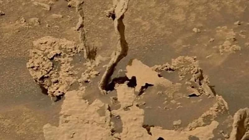 شخصية تلفزيونية شهير يؤكد أن ناسا تدّعي بشأن اكتشاف برج صخري بالمريخ