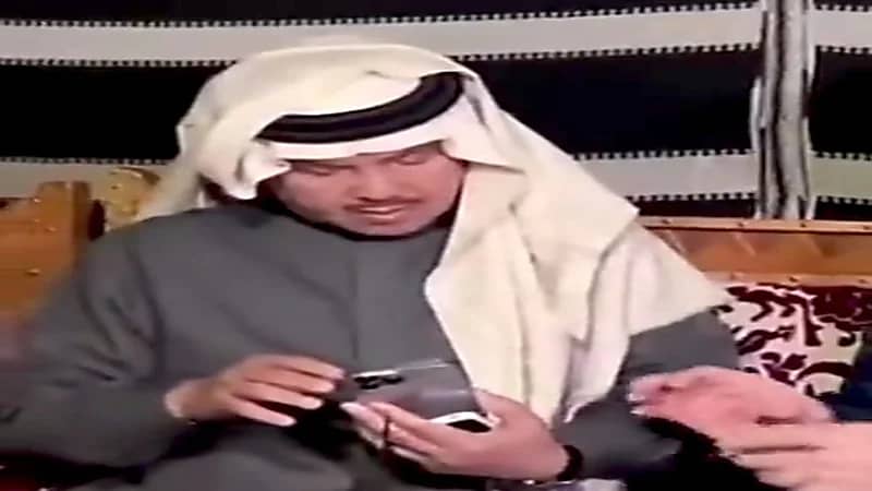 ‏شاهد.. محمد عبده يشتري جوال آيفون بديلاً عن النوكيا