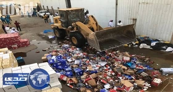 بالفيديو.. إتلاف خمور قيمتها 30 مليون ريال في جدة
