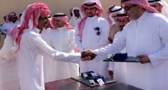 محافظ ينبع يسلم 50 وحدة من الأسكان الخيري لمستحقيها