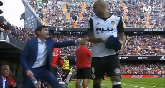 رد فعل غريب من مهاجم فالنسيا بسبب قرار استبداله