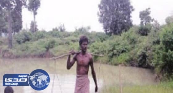 رجل يحفر بركة في قريته منذ 27 عاماً