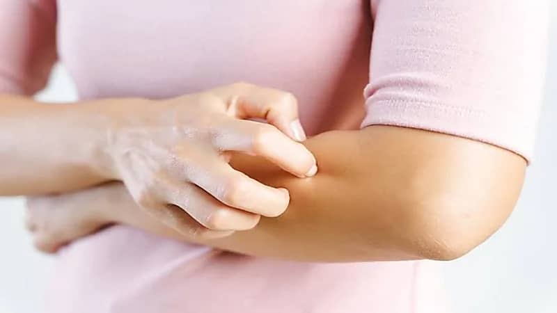 شاهد.. لحظة هطول أمطار متوسطة على القريات
