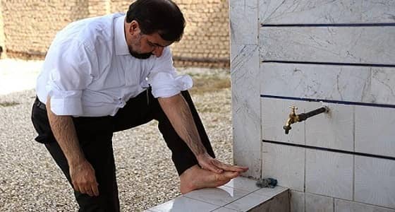 لجنة الفتوى توضح حكم المسح على الحذاء عند الوضوء