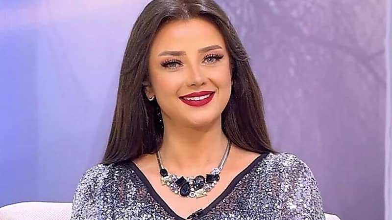 داعية يهاجم رضوى الشربيني بعد تصريحاتها بحق المرأة في الزواج بـ4 رجال