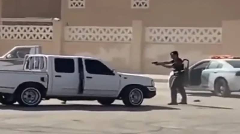 بالفيديو.. تكريم رجل مرور قام بضبط "مفحط" بالرياض